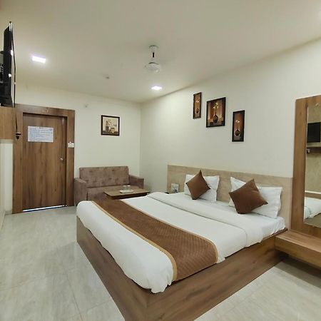 Hotel Palm Residency Ahmedabad Extérieur photo