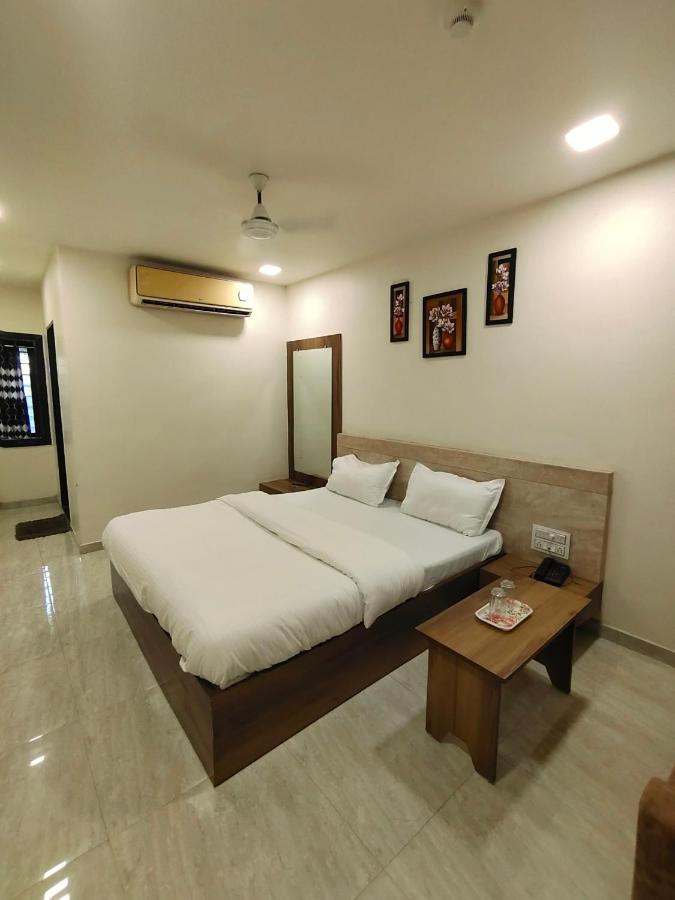 Hotel Palm Residency Ahmedabad Extérieur photo