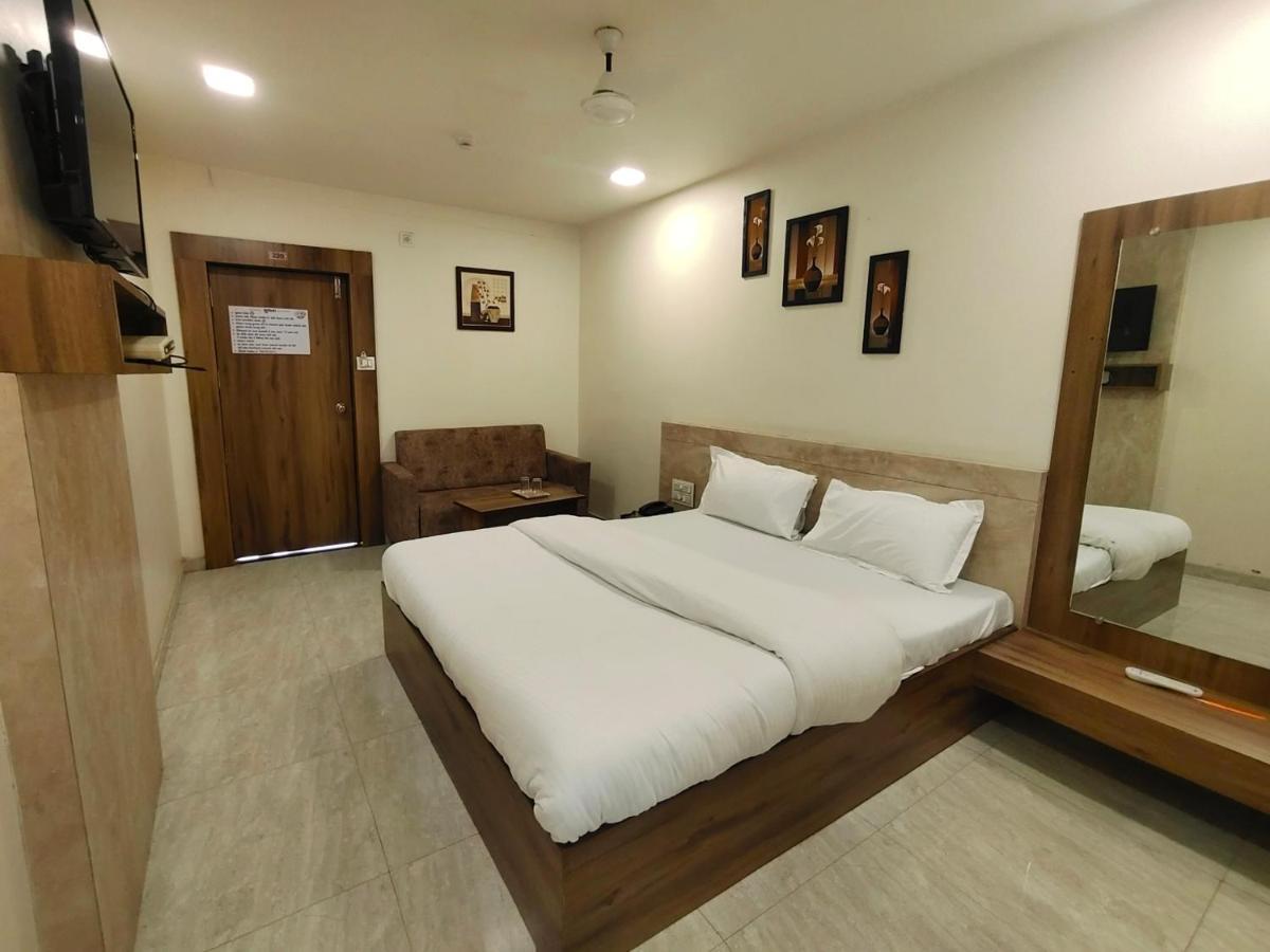 Hotel Palm Residency Ahmedabad Extérieur photo