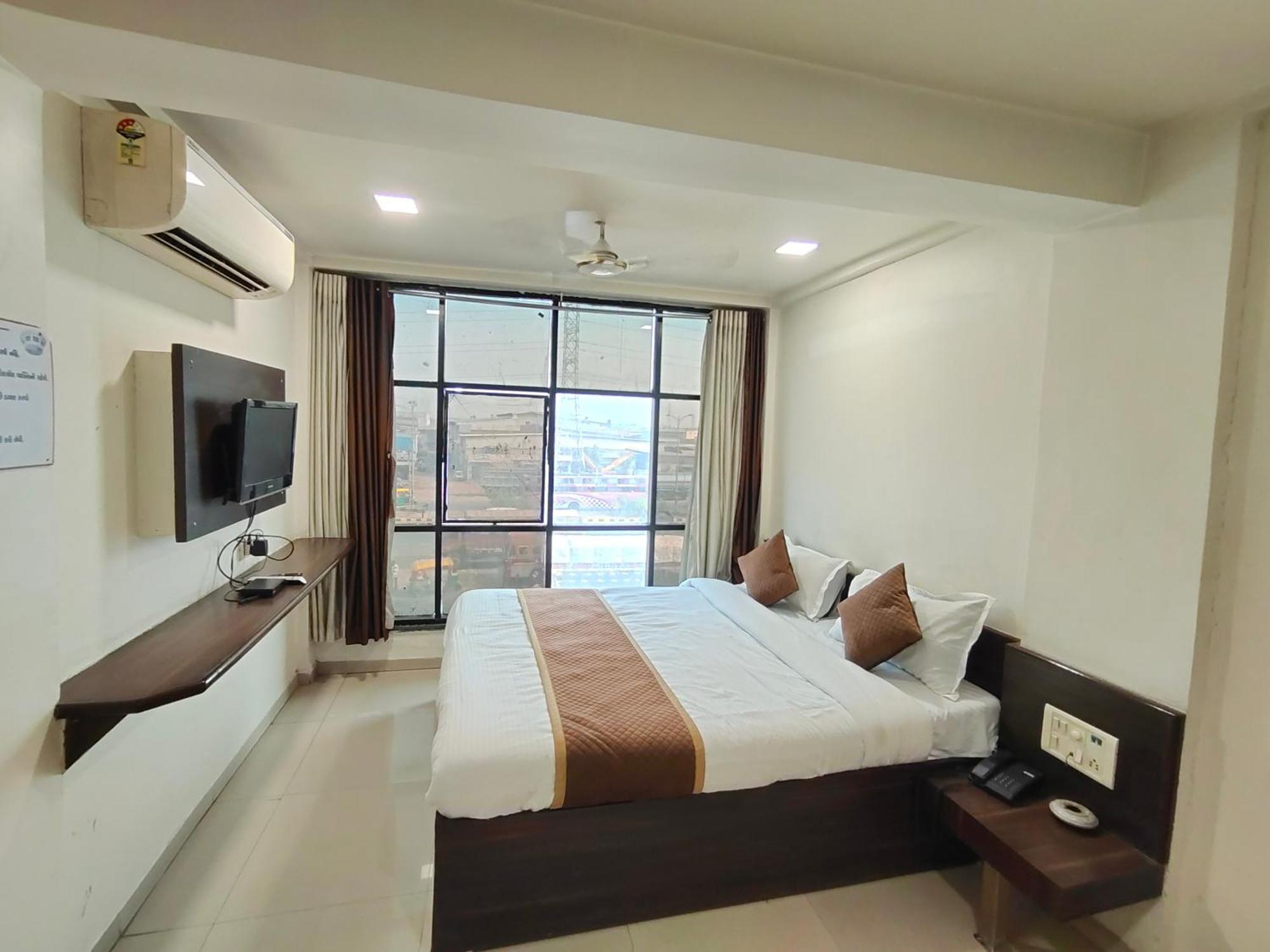 Hotel Palm Residency Ahmedabad Extérieur photo