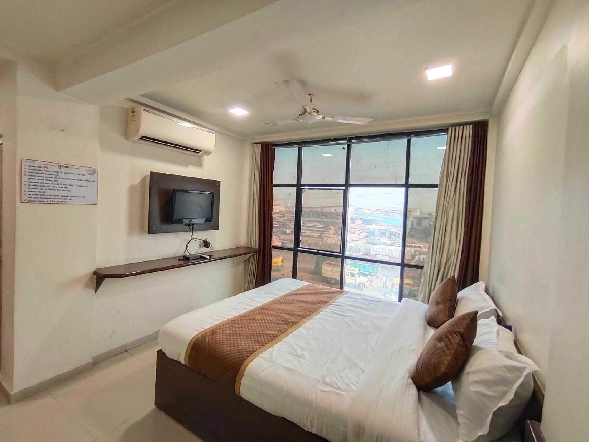 Hotel Palm Residency Ahmedabad Extérieur photo