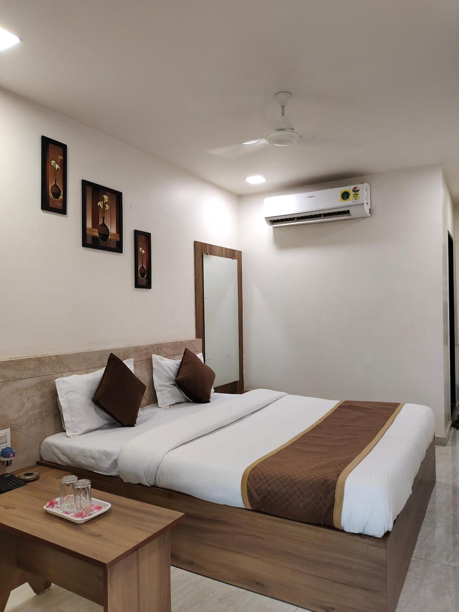 Hotel Palm Residency Ahmedabad Extérieur photo
