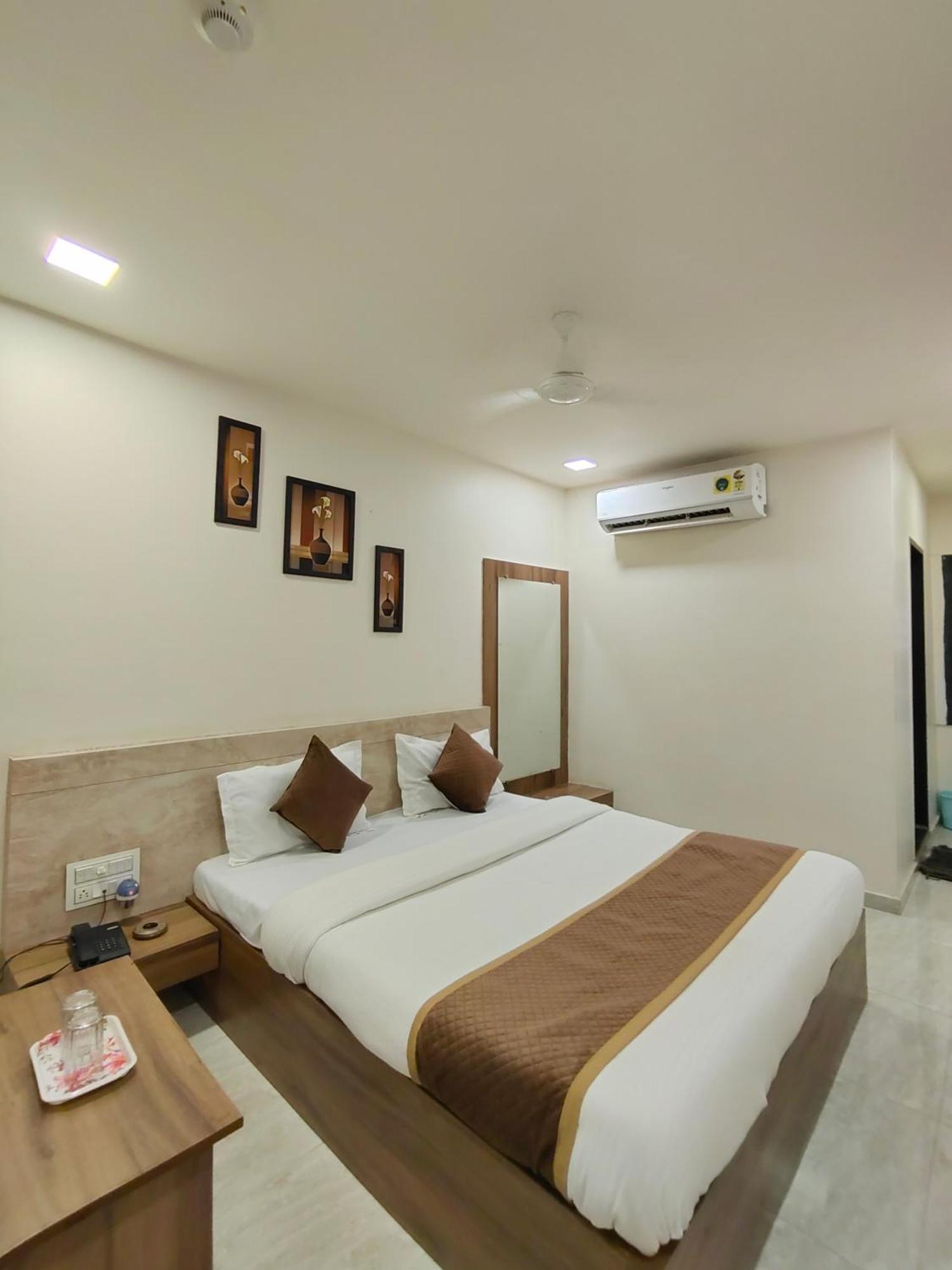 Hotel Palm Residency Ahmedabad Extérieur photo