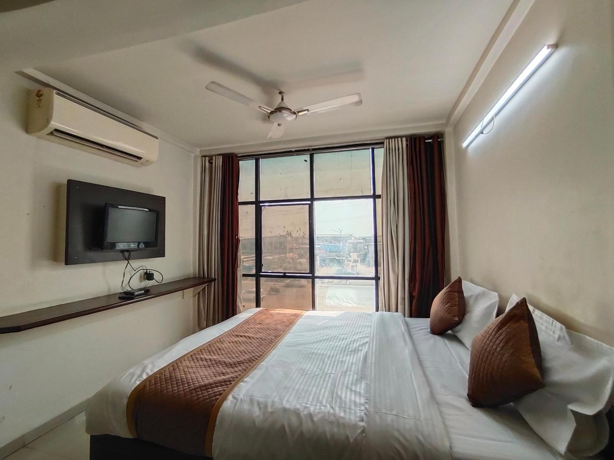 Hotel Palm Residency Ahmedabad Extérieur photo