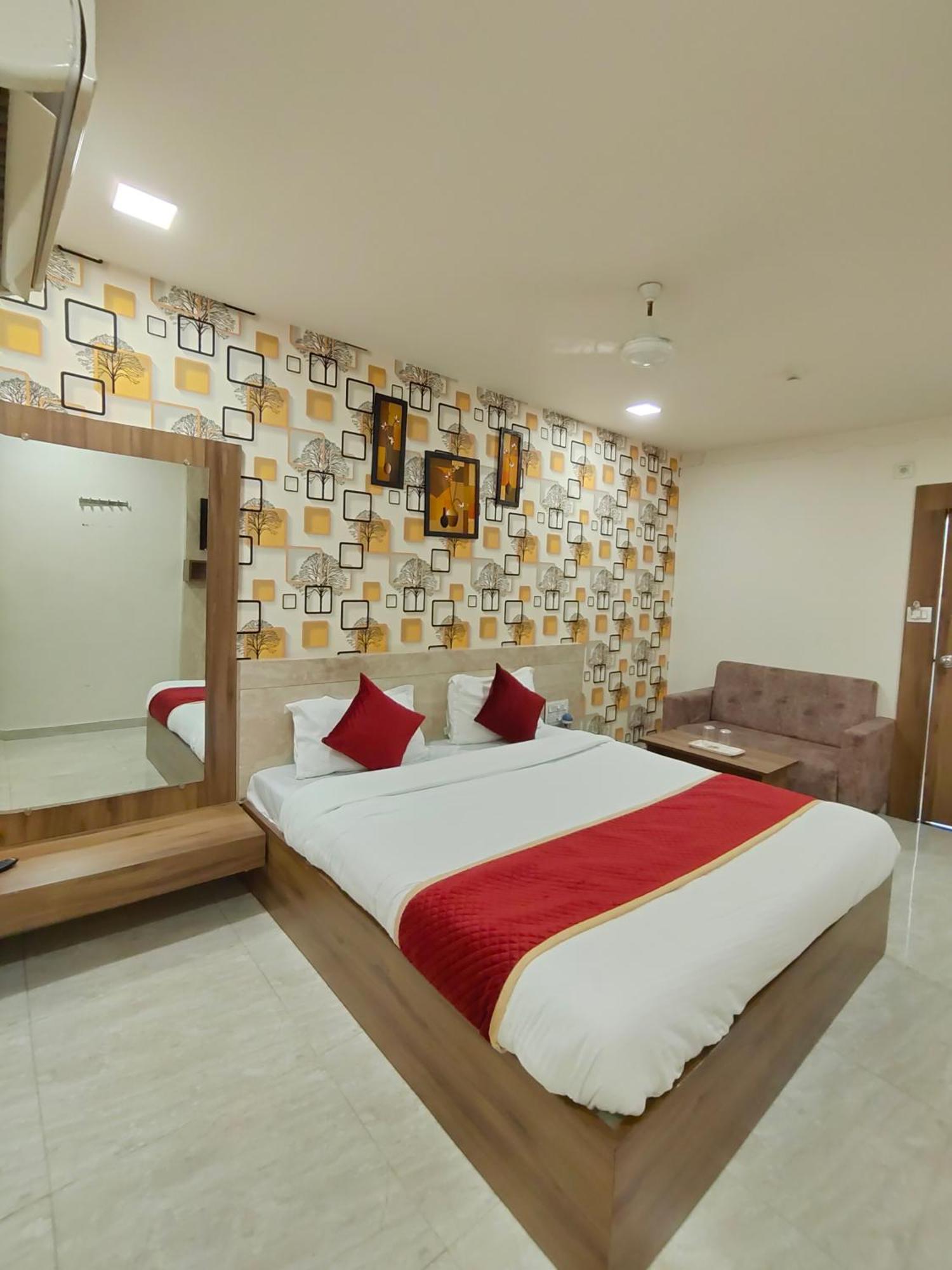 Hotel Palm Residency Ahmedabad Extérieur photo